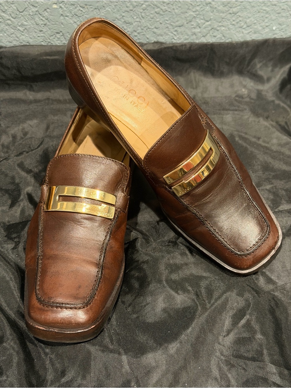 Vintage Gucci Square-ToenBrown Leather Women's Loafers with Gold Bar Detail, Sz6